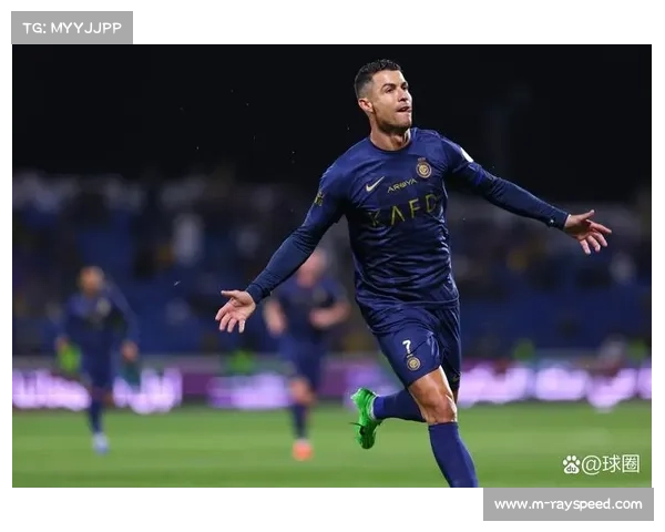 沙特联赛雨战中C罗任意球破门，老将生涯第800球里程碑